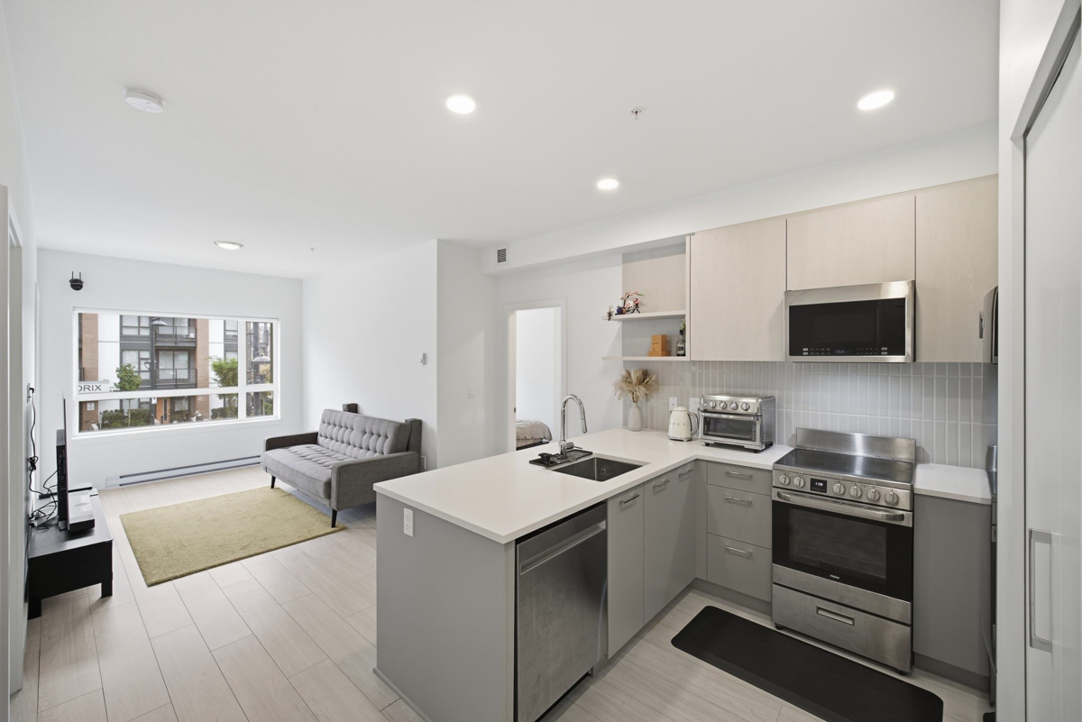 Kitchen Photo of 225 10777 138 Street, Surrey, BC