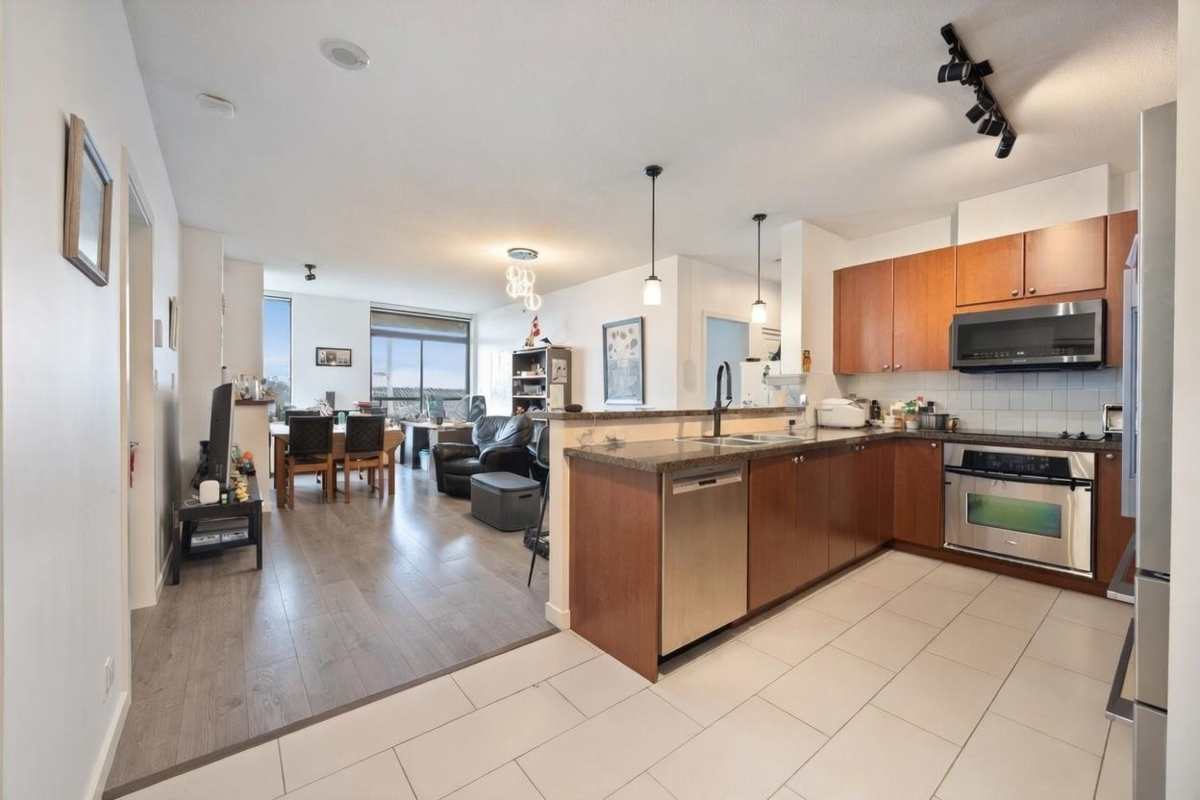 Breakfast Nook Photo of 1703 15 E Royal Avenue, New Westminster, BC