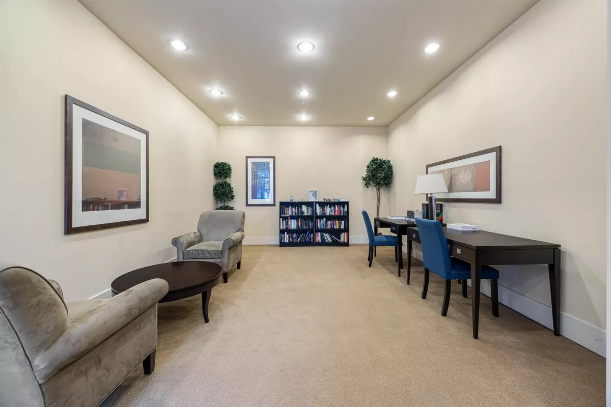 Garden / Landscaping Photo of 1703 15 E Royal Avenue, New Westminster, BC