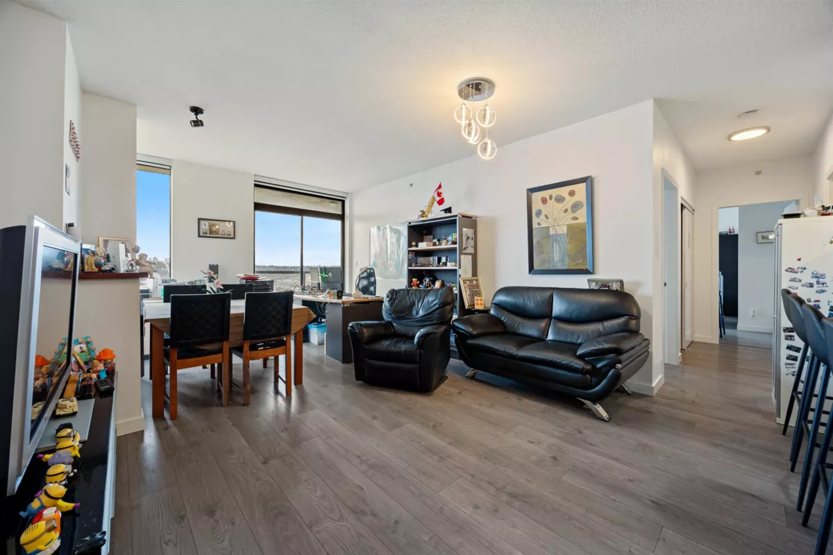 Walk-In Closet Photo of 1703 15 E Royal Avenue, New Westminster, BC