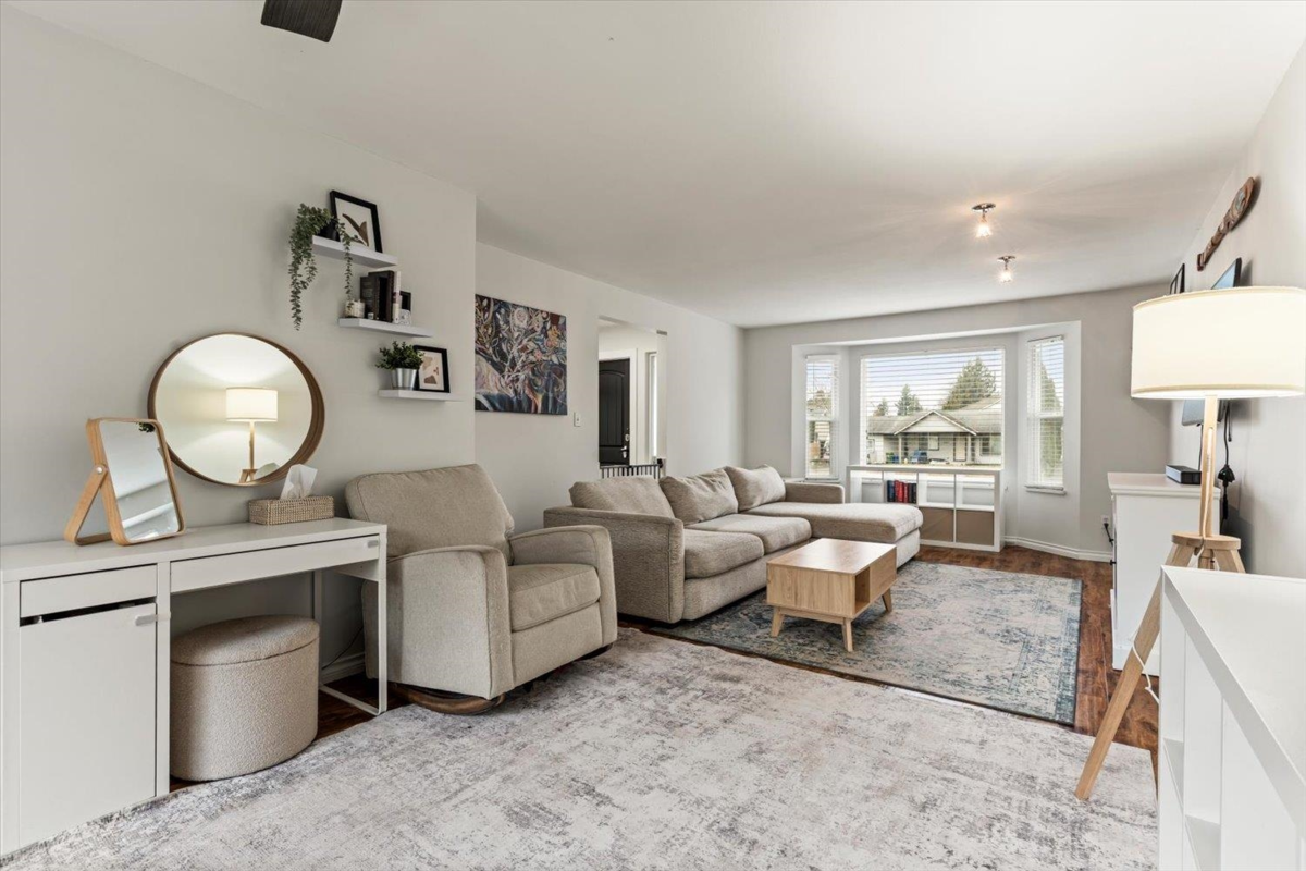 Bedroom 3 Photo of 45818 Thomas Road, Chilliwack, BC