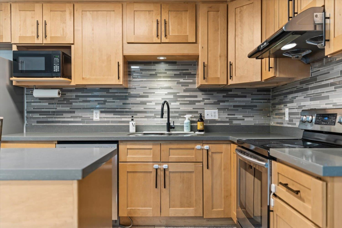 Breakfast Nook Photo of 45818 Thomas Road, Chilliwack, BC