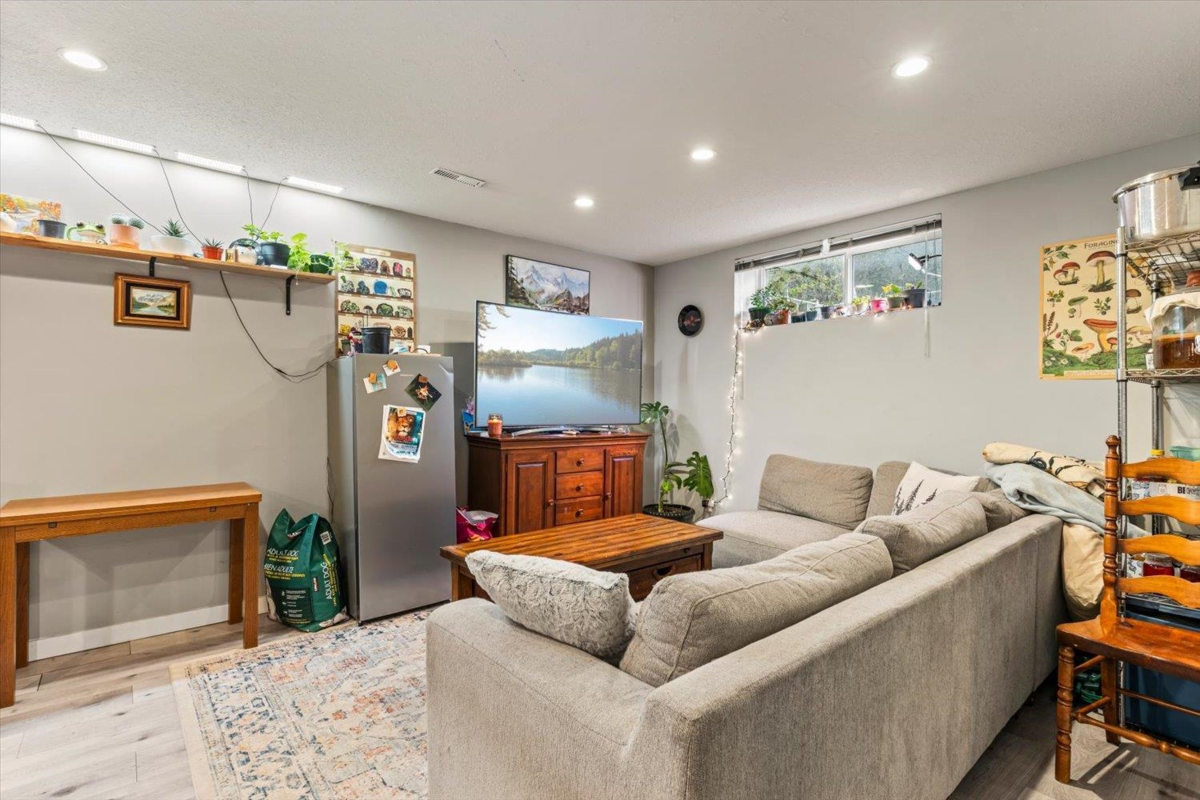 Front Yard Photo of 45818 Thomas Road, Chilliwack, BC