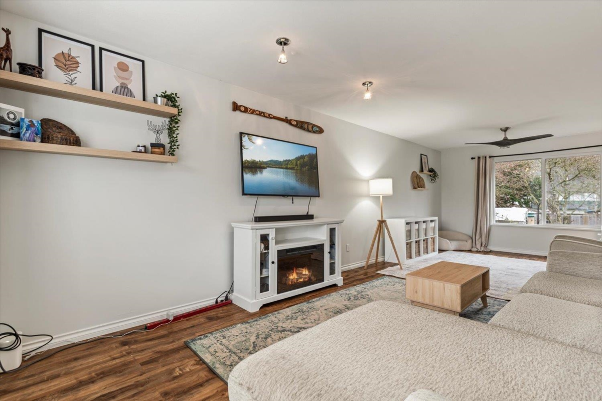 Guest Bathroom Photo of 45818 Thomas Road, Chilliwack, BC