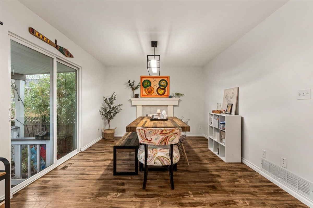 Walk-In Closet Photo of 45818 Thomas Road, Chilliwack, BC