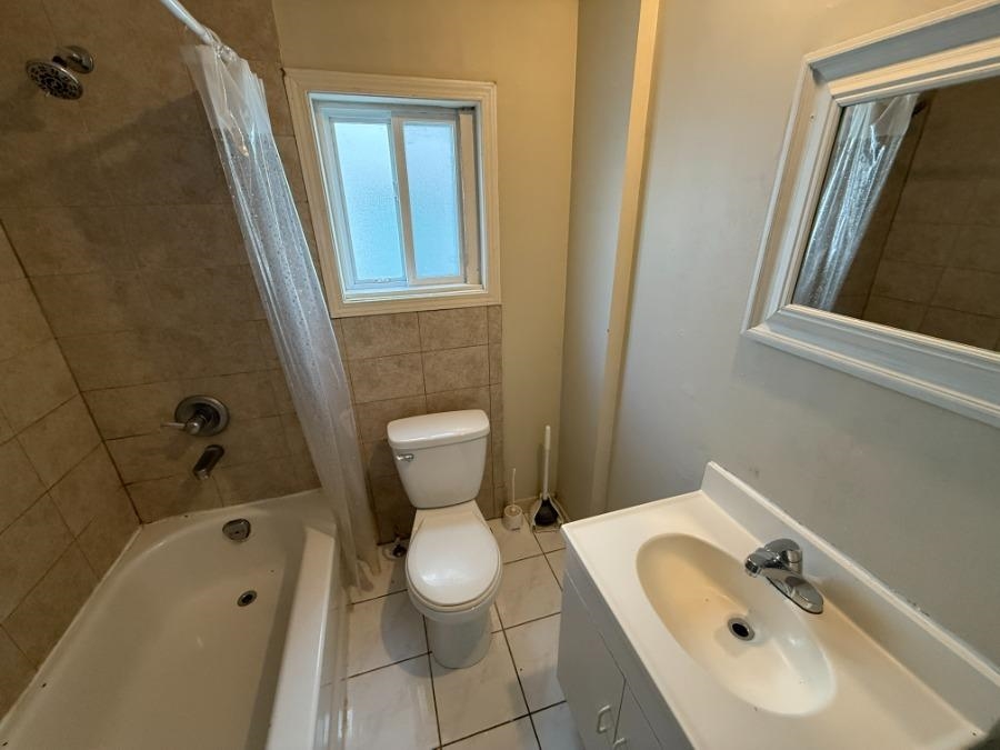 Dining Area Photo of 301 E 41st Avenue, Vancouver, BC