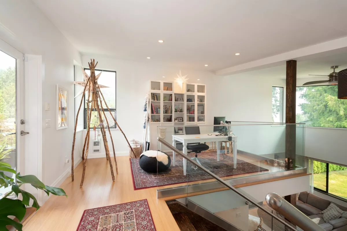 Loft / Bonus Room Photo of 1930 Panorama Drive, North Vancouver, BC