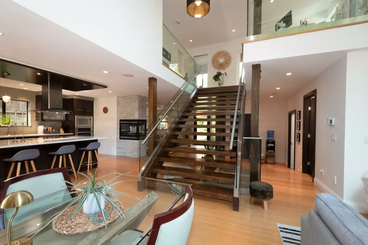 Powder Room Photo of 1930 Panorama Drive, North Vancouver, BC
