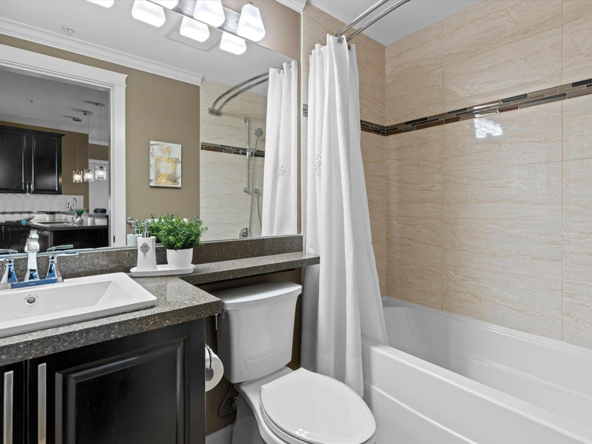 Walk-In Closet Photo of 514 32445 Simon Avenue, Abbotsford, BC