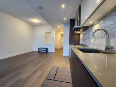 5203 4670 Assembly Way, Burnaby, BC, Burnaby — Apartment/Condo for sale