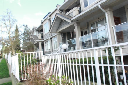 Kitchen Photo of 205 15621 Marine Drive, White Rock, BC