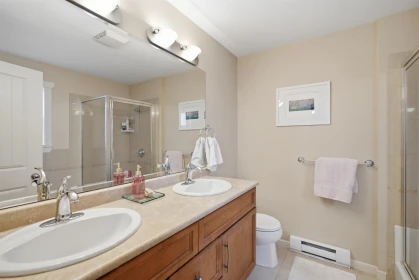 Primary Bathroom Photo of 7 4910 Central Avenue, Delta, BC