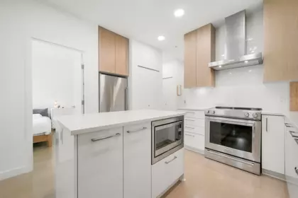 210 5460 Broadway, Burnaby, BC, Burnaby — Apartment/Condo for sale