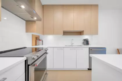 210 5460 Broadway, Burnaby, BC, Burnaby — Apartment/Condo for sale