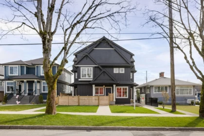 Front Yard Photo of 1 550 Kaslo Street, Vancouver, BC