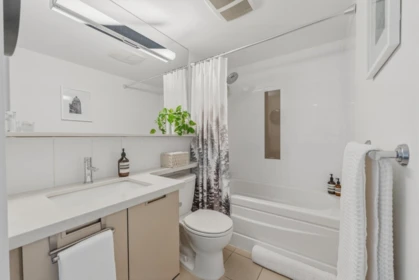 Guest Bathroom Photo of 1707 1082 Seymour Street, Vancouver, BC
