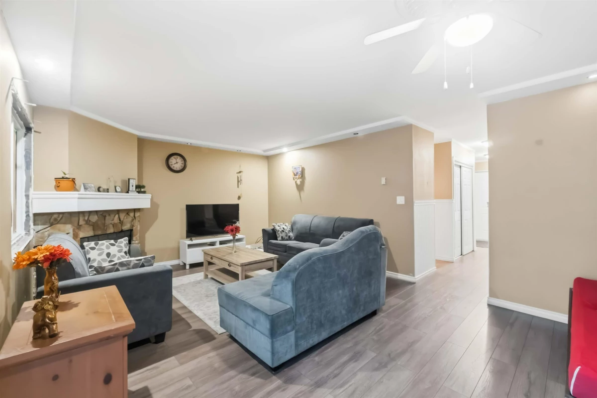 Dining Area Photo of 13323 71b Avenue, Surrey, BC