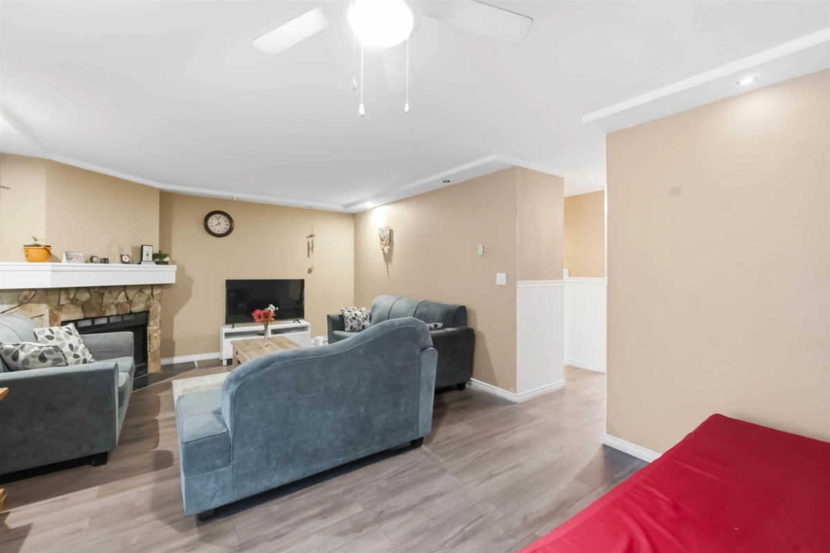 Family Room Photo of 13323 71b Avenue, Surrey, BC
