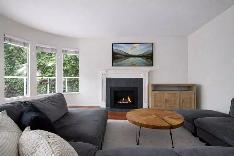 Dining Area Photo of 202 320 W 2nd Street, North Vancouver, BC
