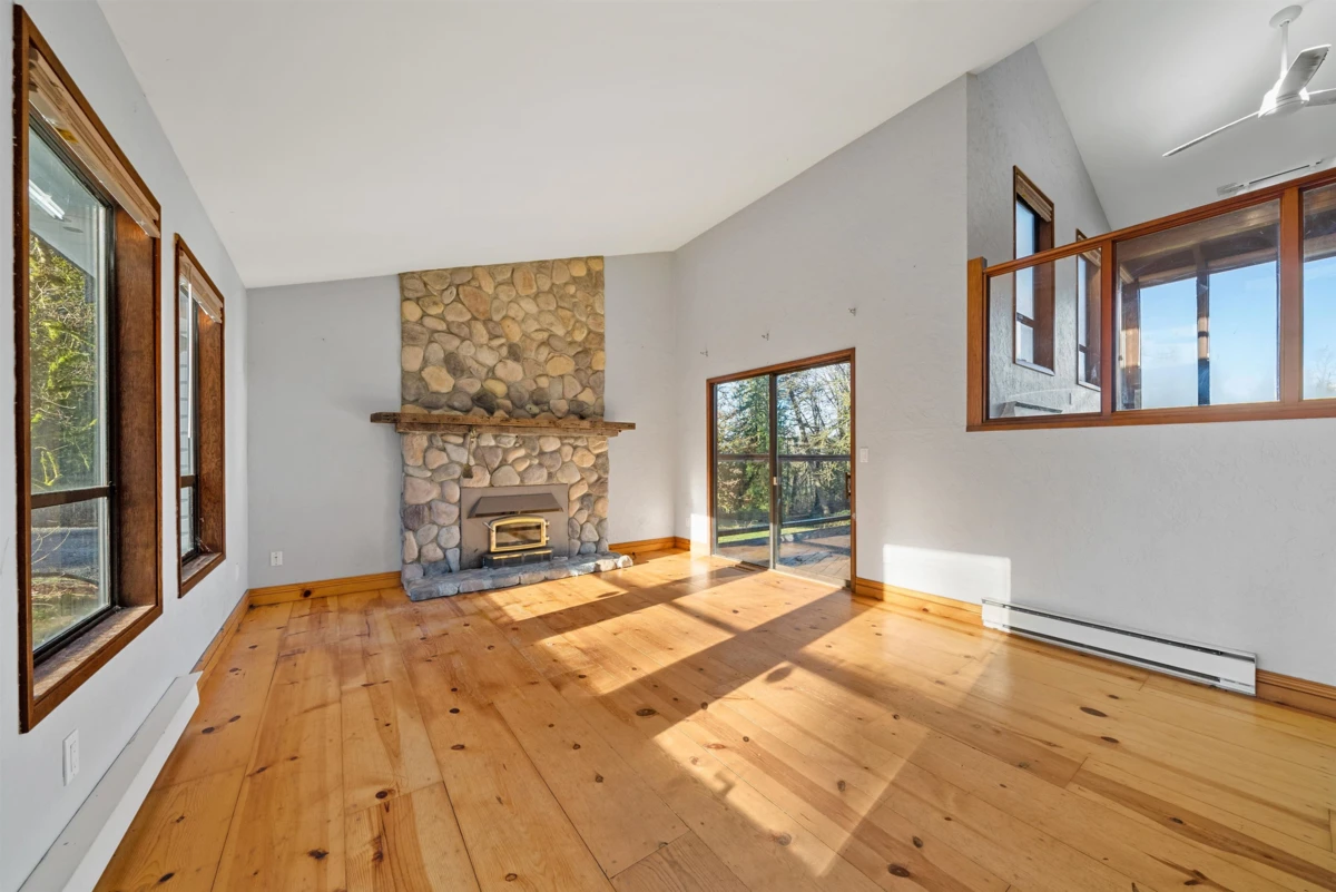 Family Room Photo of 25443 Bosonworth Avenue, Maple Ridge, BC
