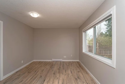 Basement Recreation Room Photo of 32565 George Ferguson Way, Abbotsford, BC
