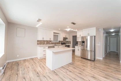 Kitchen Island Photo of 32565 George Ferguson Way, Abbotsford, BC