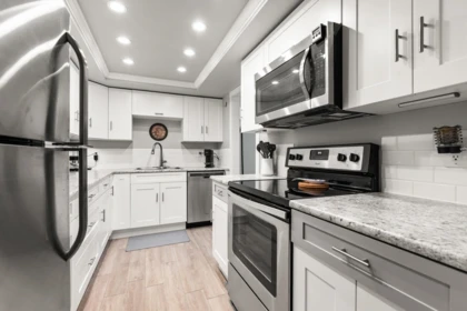 203 1379 Merklin Street, White Rock, BC, White Rock — Apartment/Condo for sale