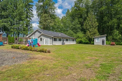Family Room Photo of 22288 136 Avenue, Maple Ridge, BC