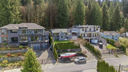 Hot Tub / Spa Photo of 2331 Henry Street, Port Moody, BC