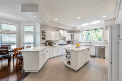Kitchen Island Photo of 16683 77 Avenue, Surrey, BC