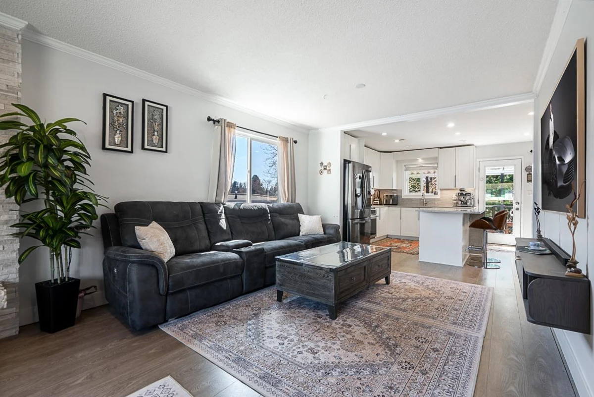 Dining Area Photo of 2333 Kirkstone Road, North Vancouver, BC