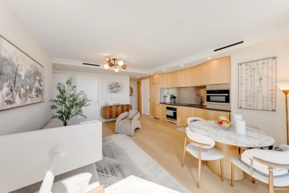 Kitchen Island Photo of 1605 1568 Alberni Street, Vancouver, BC