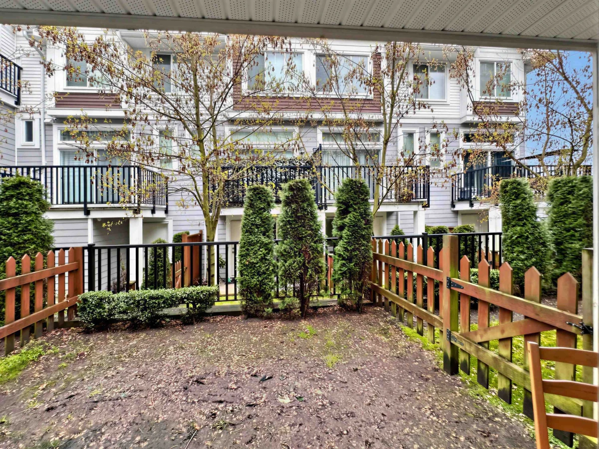 Dining Area Photo of 32 2528 156 Street, Surrey, BC