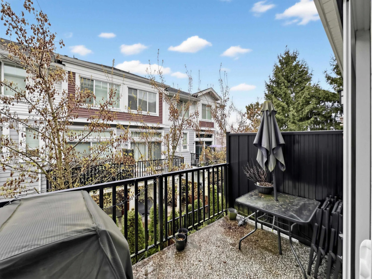 Living Room Photo of 32 2528 156 Street, Surrey, BC