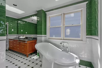 Guest Bathroom Photo of 33 E 6th Avenue, Vancouver, BC