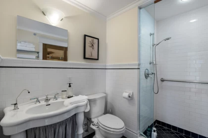 Powder Room Photo of 33 E 6th Avenue, Vancouver, BC