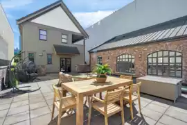 33 E 6th Avenue, Vancouver, BC