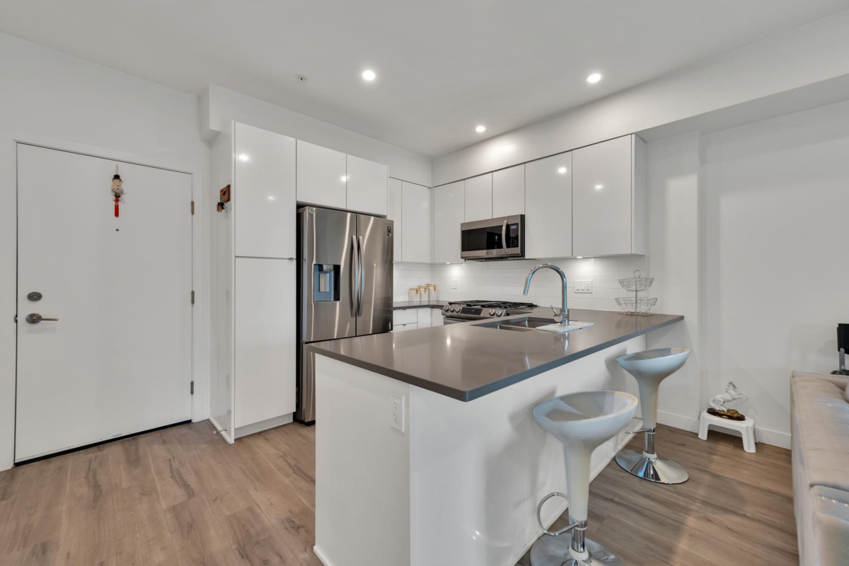 Dining Area Photo of 302 2649 James Street, Abbotsford, BC
