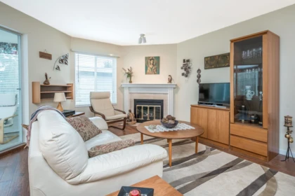Kitchen Photo of 203 1378 Fir Street, White Rock, BC