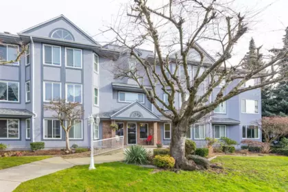 Outdoor Patio Photo of 203 1378 Fir Street, White Rock, BC