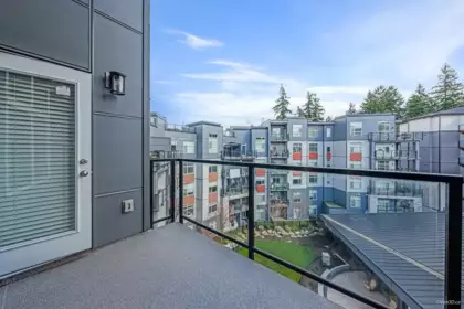 Walk-In Closet Photo of 509 11077 Ravine Road, Surrey, BC