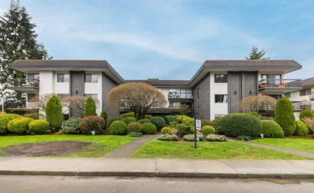 Front Yard Photo of 101 175 E 5th Street, North Vancouver, BC