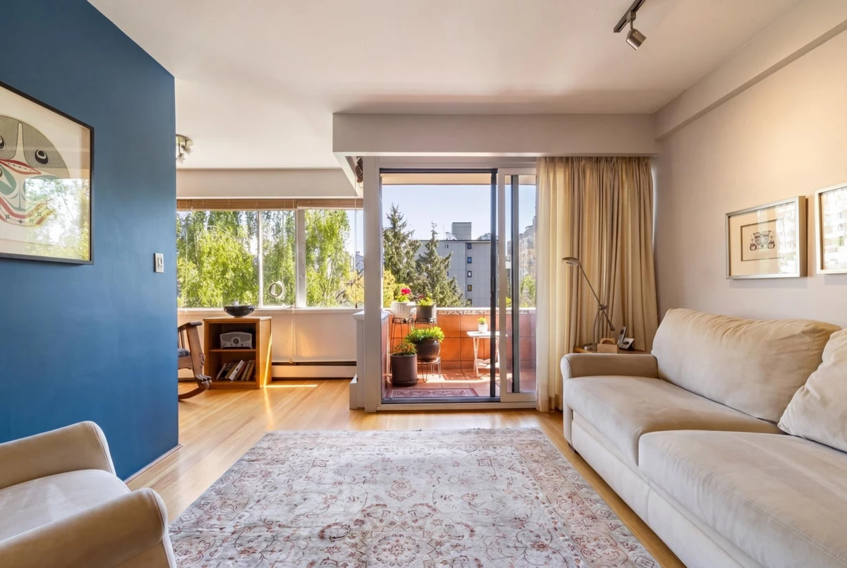 Living Room Photo of 602 1315 Cardero Street, Vancouver, BC