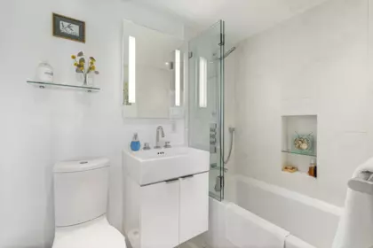 Powder Room Photo of 602 1315 Cardero Street, Vancouver, BC