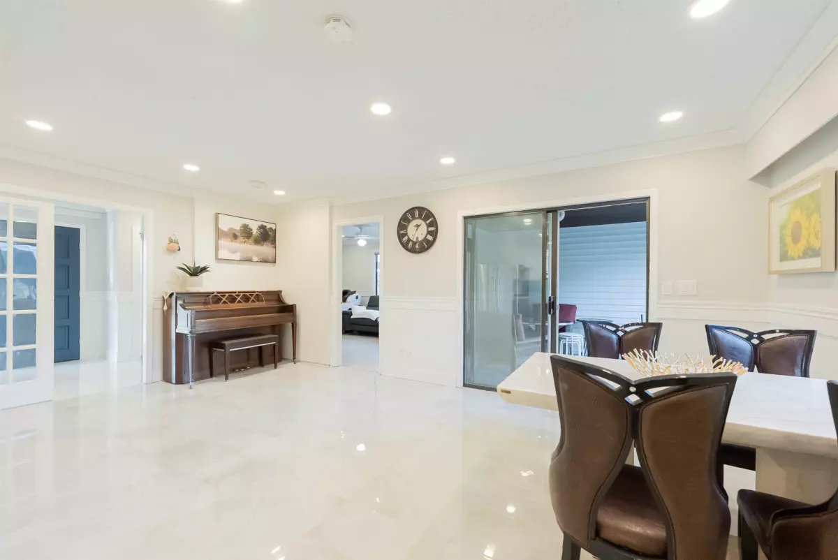 Family Room Photo of 9252 204 Street, Langley, BC