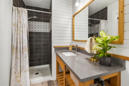 Entry Foyer Photo of 15336 112 Avenue, Surrey, BC