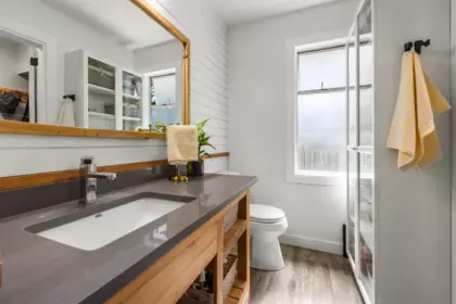 Hallway Photo of 15336 112 Avenue, Surrey, BC