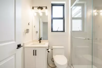 Guest Bathroom Photo of 23049 SE 134 Loop, Maple Ridge, BC
