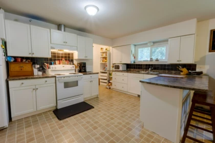 Guest Bathroom Photo of 1335 Eagle Cliff Road, Bowen Island, BC