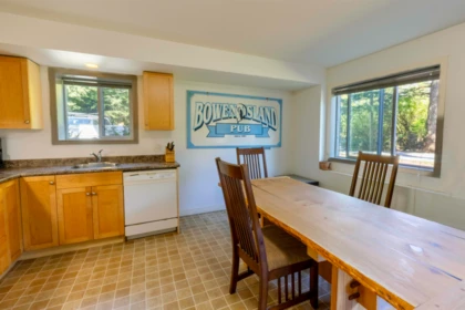 Primary Bedroom Photo of 1335 Eagle Cliff Road, Bowen Island, BC